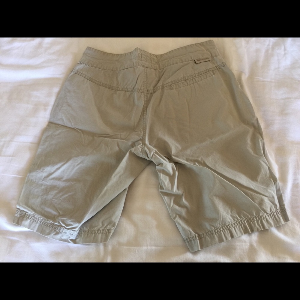 Columbia  stone colored hiking shorts - Picture 3 of 3